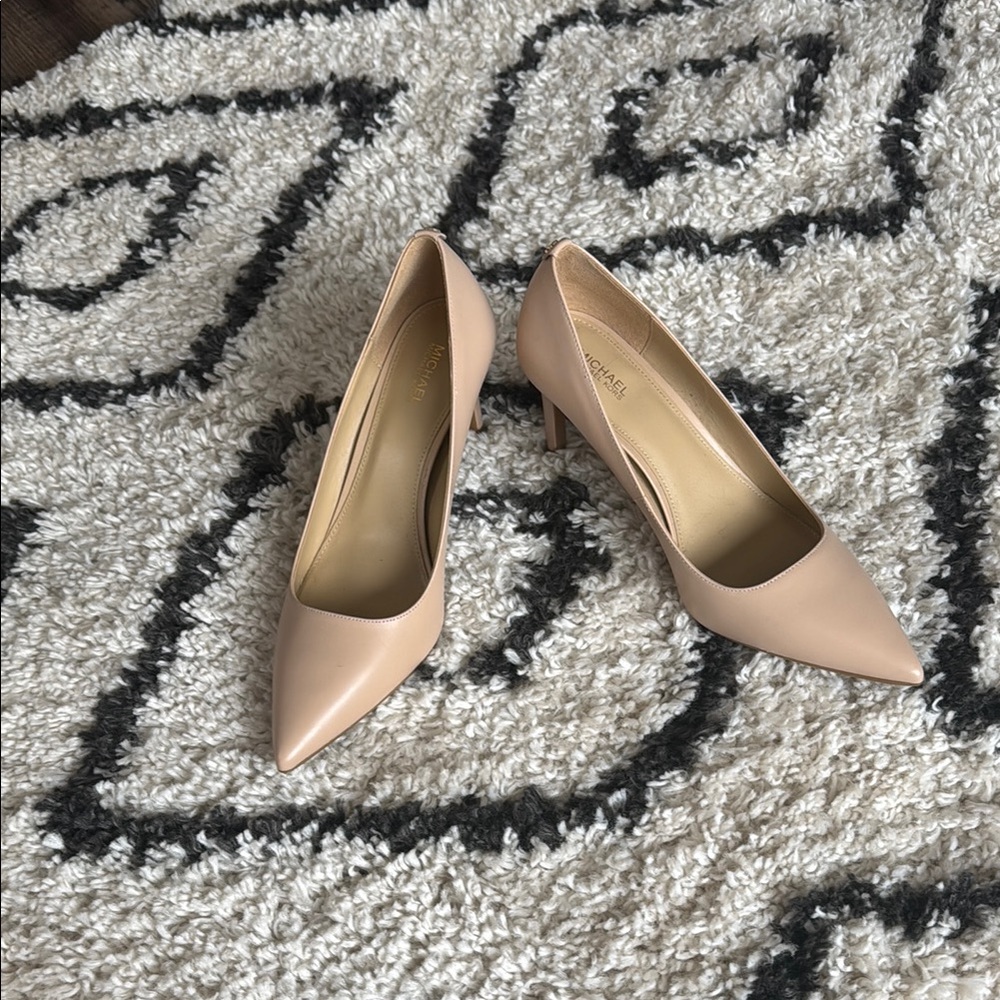 Elegant Nude Pumps